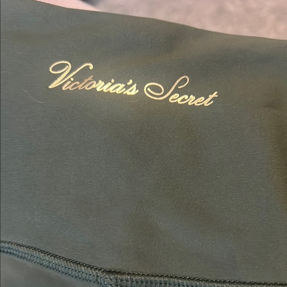 Victoria's Secret Green Leggings with Slim Fit and Wide Waistband - Picture 4 of 4